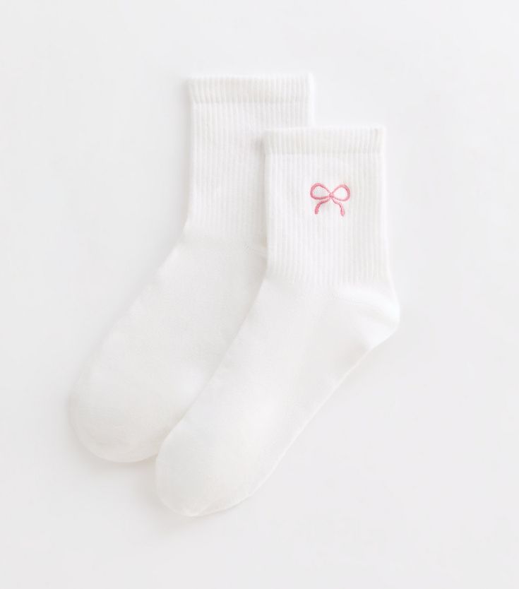 Icon Embroidered Quarter Crew Socks