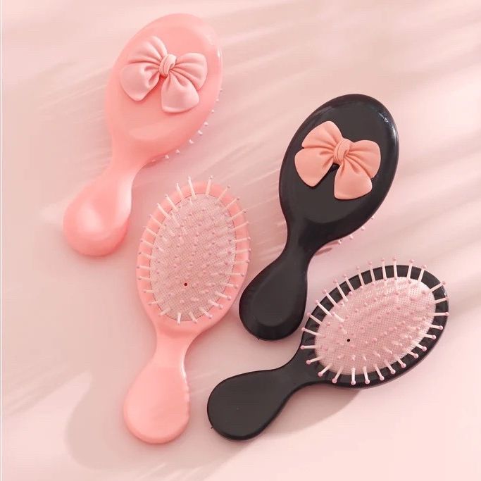 Antistatic detangling hair brush