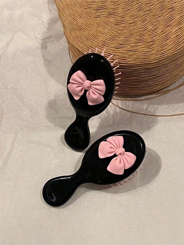 Antistatic detangling hair brush